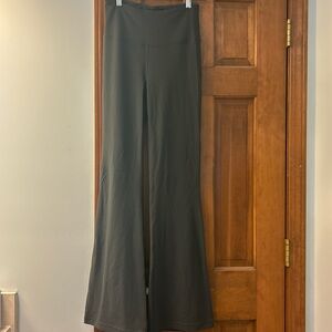 grey lululemon wide leg, high wasted leggings. size 6 (fits larger/ long legs)